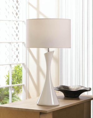 SLEEK MODERN WHITE TABLE LAMP
